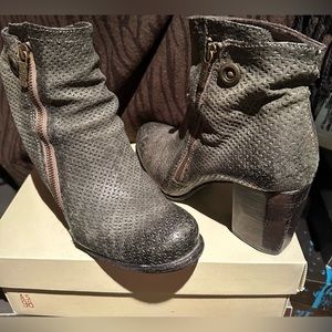 A.S.98 Grey Leather Heeled Ankle Boot